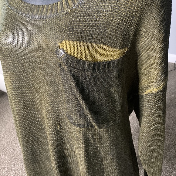 Distress Oversize Sweater can fit L or XL - Picture 3 of 4